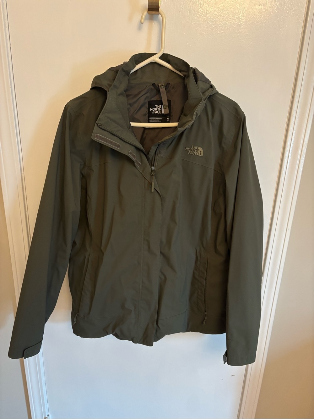 The North Face Women’s Waterproof Hooded Rain Jacket Black size XL